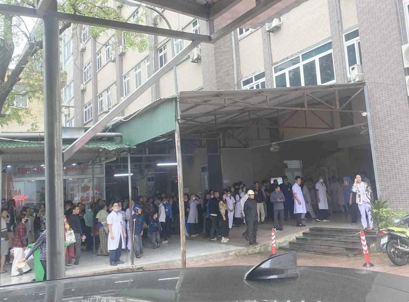 Vụ đối tượng đâm nhiều người bị thương ở BV Sản Nhi Nghệ An: Vào thăm vợ sinh con rồi gây ra chuyện - Ảnh 3. Vụ đối tượng đâm nhiều người bị thương ở BV Sản Nhi Nghệ An: Vào thăm vợ sinh con rồi gây ra chuyện - Ảnh 3.