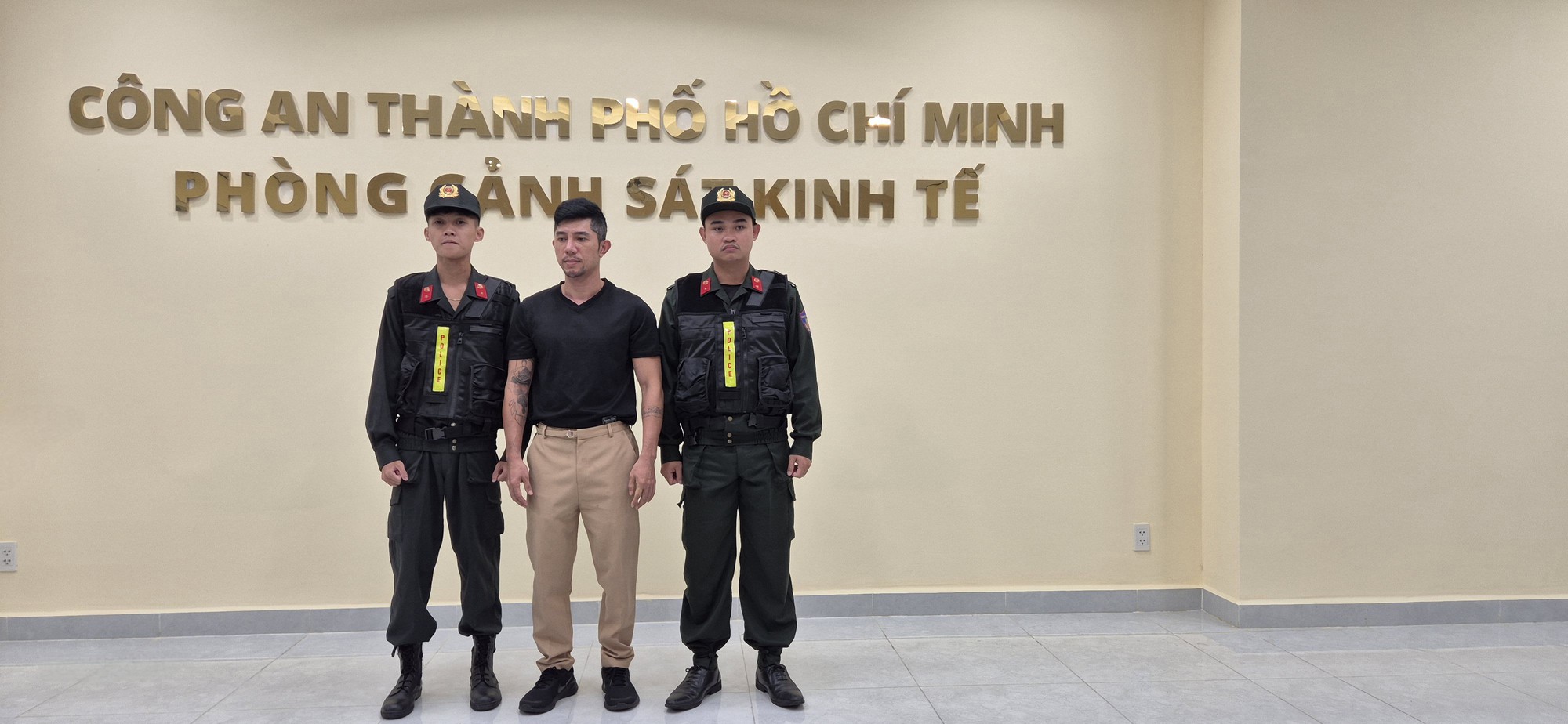 Ảnh, Clip: Lương Bằng Quang lại gây sốc - Ảnh 4. Ảnh, Clip: Lương Bằng Quang lại gây sốc - Ảnh 4.