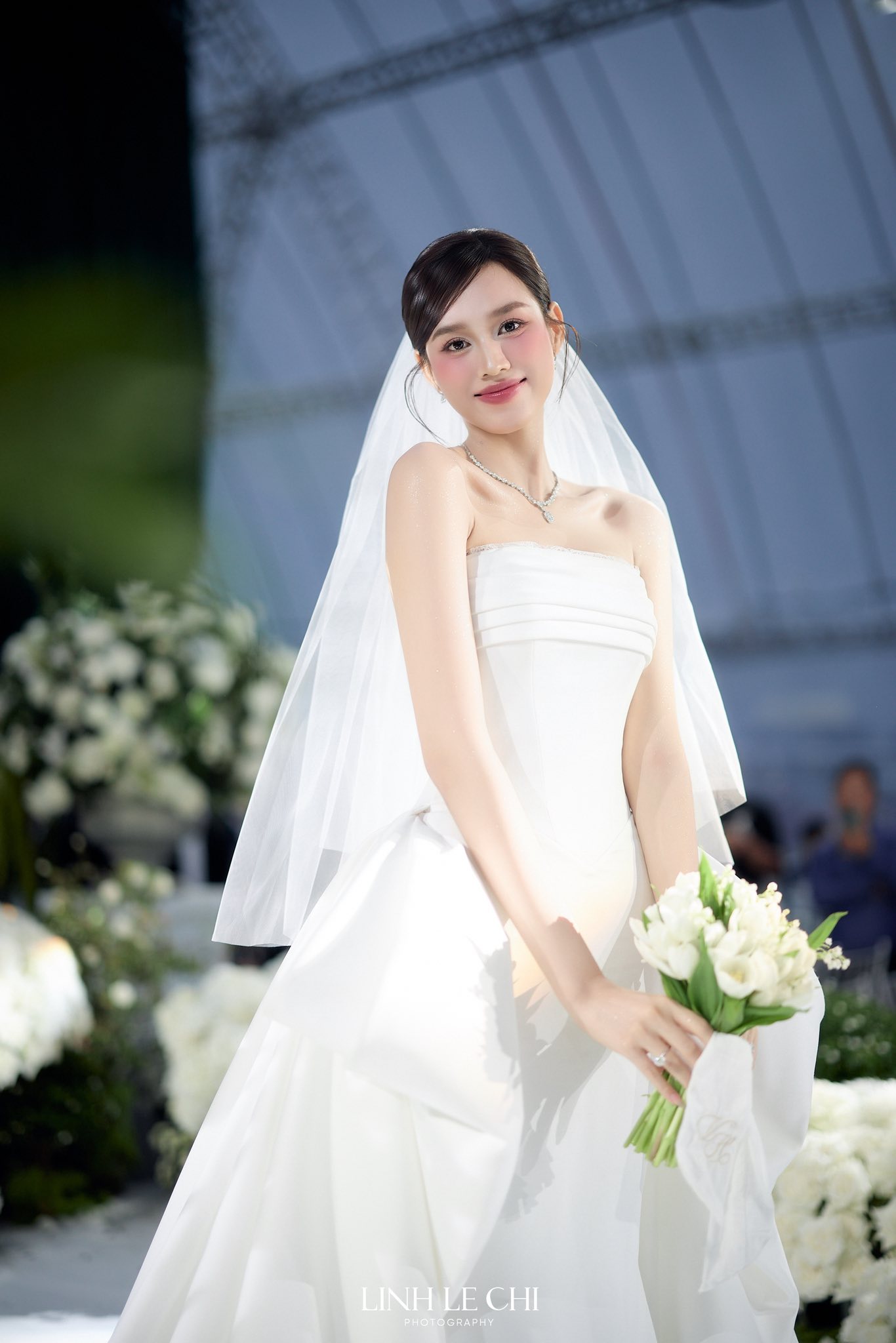 1 thứ "đắt nhất thế giới" xuất hiện trong lễ cưới Hoa hậu Đỗ Hà và thiếu gia tập đoàn Sơn Hải - Ảnh 4. 1 thứ "đắt nhất thế giới" xuất hiện trong lễ cưới Hoa hậu Đỗ Hà và thiếu gia tập đoàn Sơn Hải - Ảnh 4.