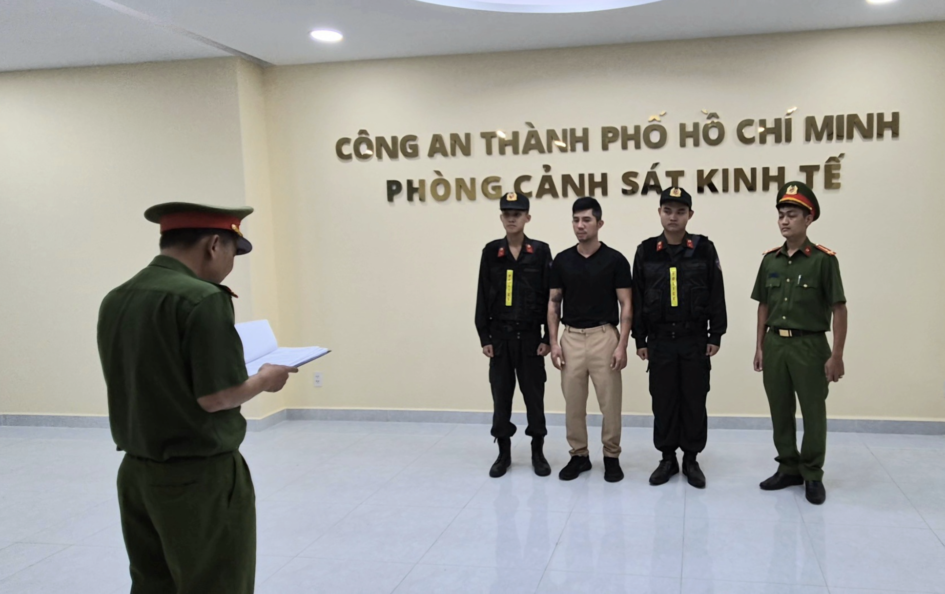 Trước khi bị bắt, Lương Bằng Quang từng đăng video nói gì? - Ảnh 1. Trước khi bị bắt, Lương Bằng Quang từng đăng video nói gì? - Ảnh 1.