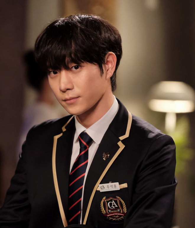 bong-mat-voi-body-mlem-cua-seok-hoon-kim-young-dae-the-ma-o-penthouse-khong-coi-lan-nao-d08-5677039-1761218401412-1761218401691278408503.jpg