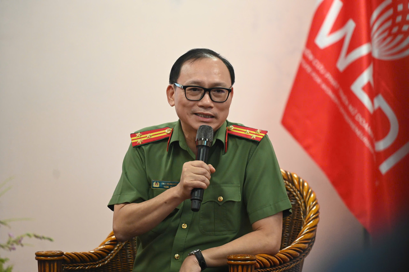 Từ đòn roi trong nhà đến ‘bạo lực biểu diễn’ trên TikTok: Trẻ em đang bị tổn thương ở mọi nơi - Ảnh 1.