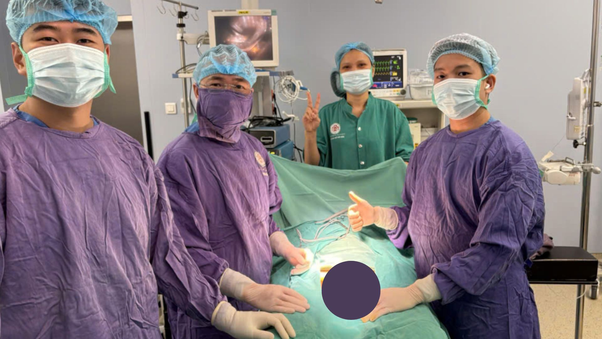 Mang hình hài nữ suốt 21 năm, xét nghiệm bỗng phát hiện là đàn ông khiến cả gia đình sững sờ - Ảnh 2. Mang hình hài nữ suốt 21 năm, xét nghiệm bỗng phát hiện là đàn ông khiến cả gia đình sững sờ - Ảnh 2.