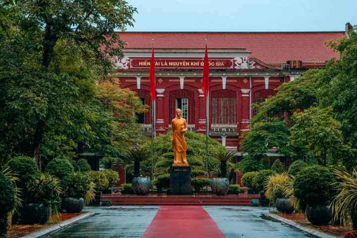 Ngôi trường giữ kỷ lục về số thí sinh vào chung kết Đường lên đỉnh Olympia - Ảnh 3. Ngôi trường giữ kỷ lục về số thí sinh vào chung kết Đường lên đỉnh Olympia - Ảnh 3.