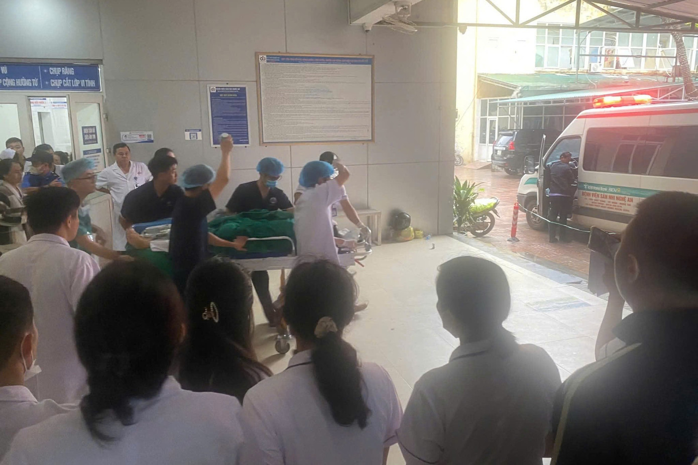 Danh tính đối tượng đâm 7 người bị thương ở Bệnh viện Sản-Nhi Nghệ An - Ảnh 2. Danh tính đối tượng đâm 7 người bị thương ở Bệnh viện Sản-Nhi Nghệ An - Ảnh 2.