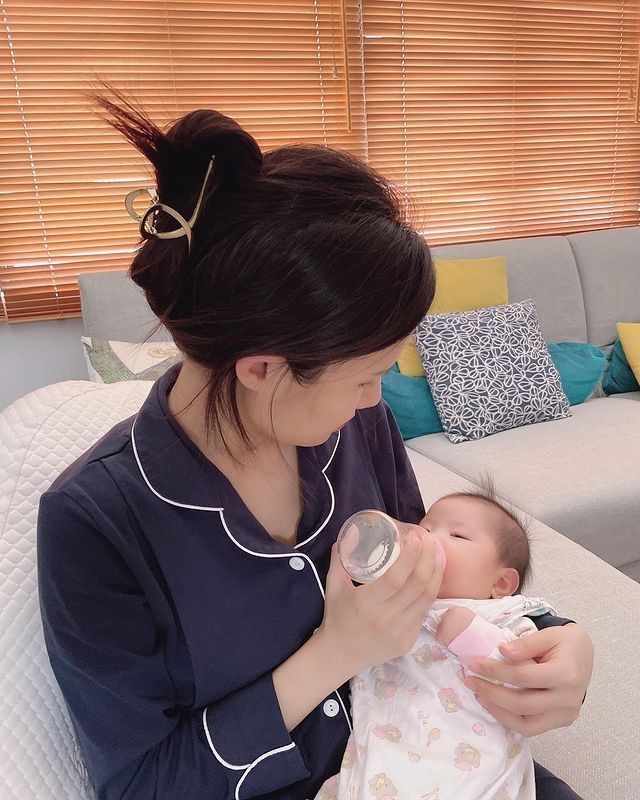 Chuyên gia giải đáp thắc mắc muôn thuở của các mẹ: Làm thế nào để biết bé có được bú đủ sữa mẹ hay không?- Ảnh 3. Chuyên gia giải đáp thắc mắc muôn thuở của các mẹ: Làm thế nào để biết bé có được bú đủ sữa mẹ hay không?- Ảnh 3.