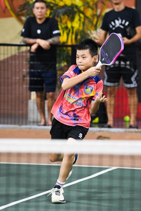 Gặp sao nhí Pickleball 10 tuổi vô địch giải U12, đánh ngang ngửa với người lớn trình 3.0- Ảnh 7. Gặp sao nhí Pickleball 10 tuổi vô địch giải U12, đánh ngang ngửa với người lớn trình 3.0- Ảnh 7.
