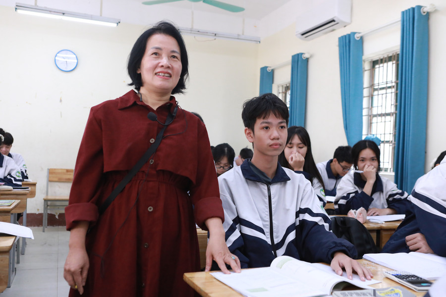 Nam sinh vượt lên nghịch cảnh giành giải Nhất thành phố môn Toán - Ảnh 2. Nam sinh vượt lên nghịch cảnh giành giải Nhất thành phố môn Toán - Ảnh 2.