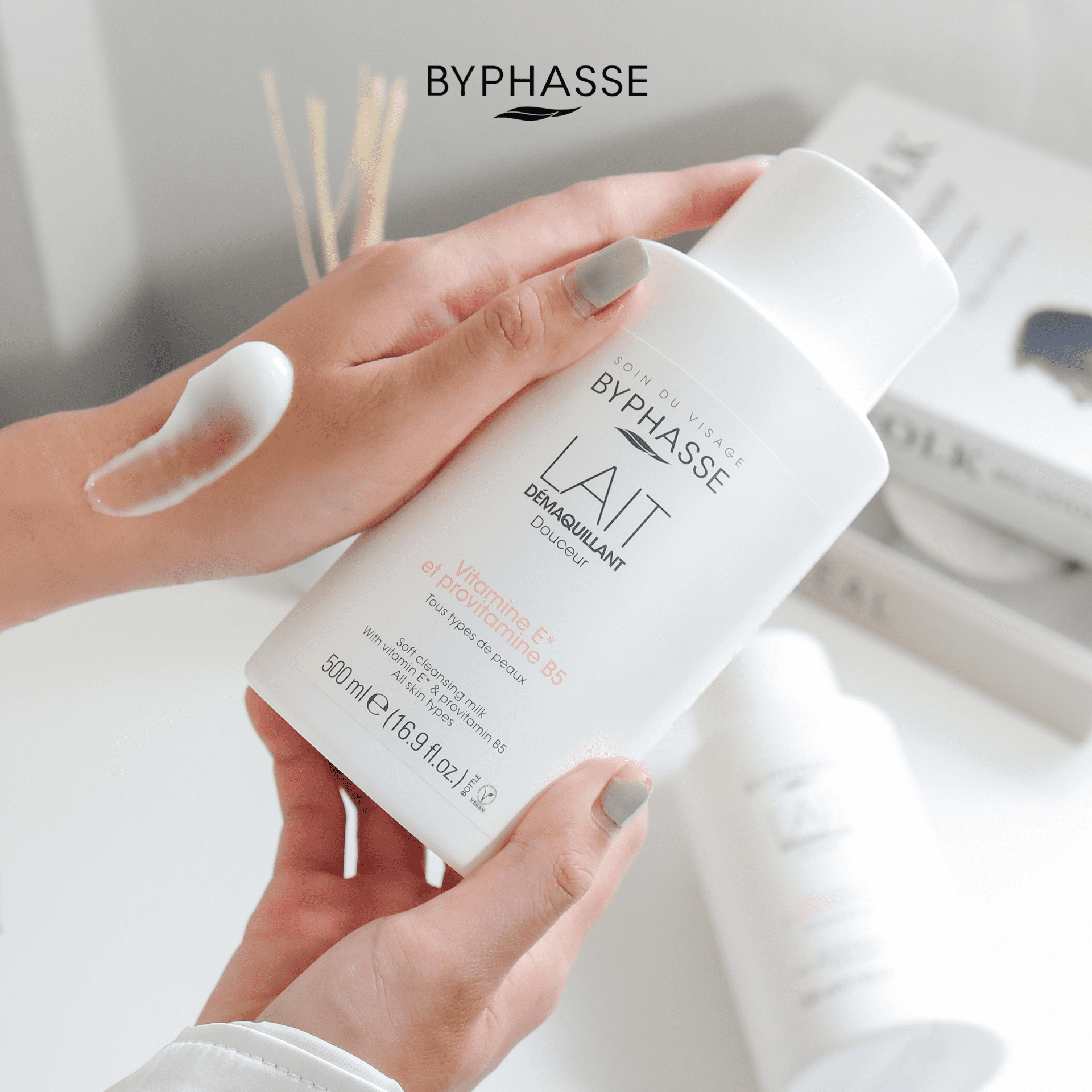 5 lọ sữa tẩy trang dịu nhẹ mà vẫn sạch sâu cho hội không makeup mà chỉ bôi kem chống nắng hàng ngày - Ảnh 6. 5 lọ sữa tẩy trang dịu nhẹ mà vẫn sạch sâu cho hội không makeup mà chỉ bôi kem chống nắng hàng ngày - Ảnh 6.