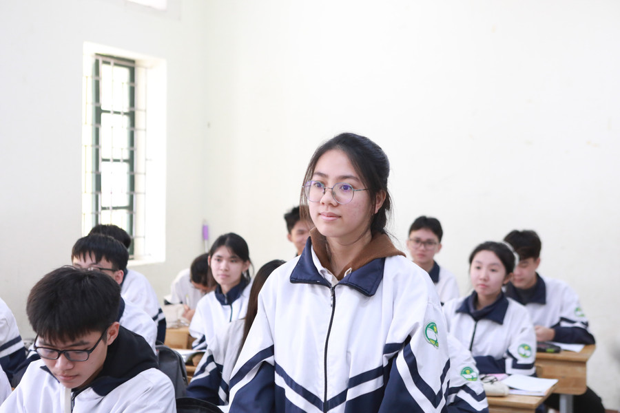 Nam sinh vượt lên nghịch cảnh giành giải Nhất thành phố môn Toán - Ảnh 5. Nam sinh vượt lên nghịch cảnh giành giải Nhất thành phố môn Toán - Ảnh 5.