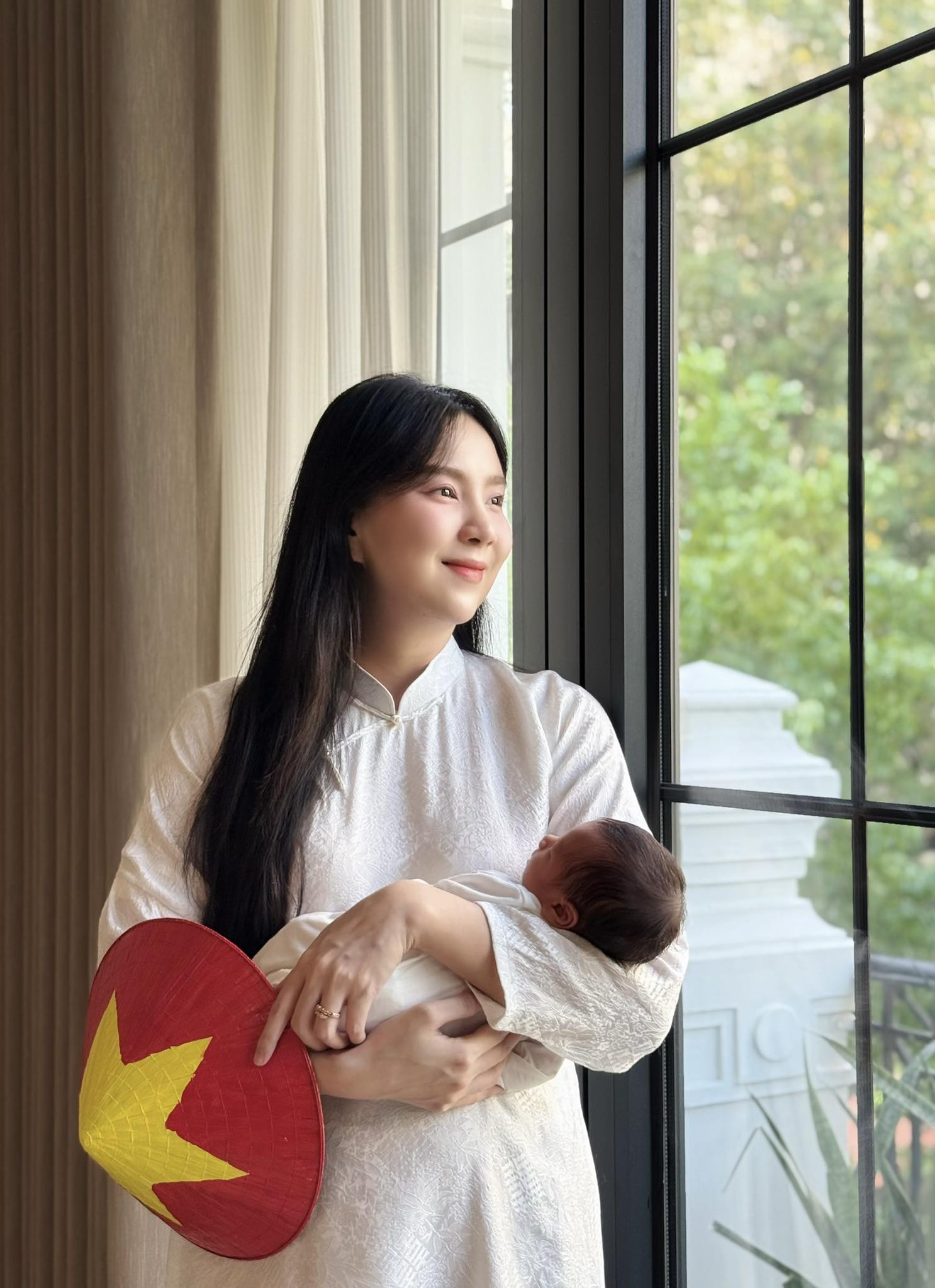 Cuộc sống của nữ “MC xinh đẹp nhất VTV” với chồng 2 trong lâu đài nghìn m2 ở Bắc Ninh - Ảnh 8.