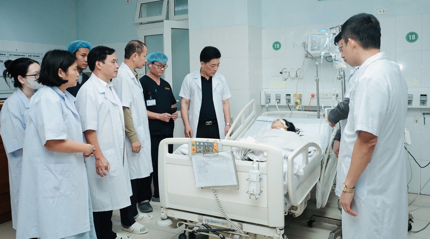 Nữ điều dưỡng dũng cảm cứu cháu bé thoát khỏi tay kẻ truy sát người ở BV Sản Nhi Nghệ An - Ảnh 6. Nữ điều dưỡng dũng cảm cứu cháu bé thoát khỏi tay kẻ truy sát người ở BV Sản Nhi Nghệ An - Ảnh 6.