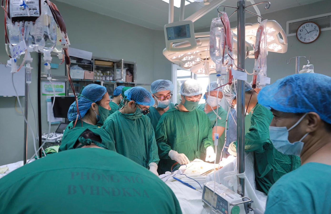 Nữ điều dưỡng dũng cảm cứu cháu bé thoát khỏi tay kẻ truy sát người ở BV Sản Nhi Nghệ An - Ảnh 1. Nữ điều dưỡng dũng cảm cứu cháu bé thoát khỏi tay kẻ truy sát người ở BV Sản Nhi Nghệ An - Ảnh 1.
