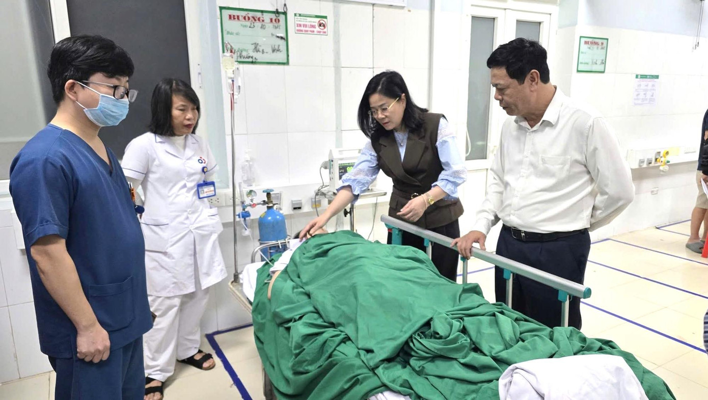Nữ điều dưỡng dũng cảm cứu cháu bé thoát khỏi tay kẻ truy sát người ở BV Sản Nhi Nghệ An - Ảnh 5. Nữ điều dưỡng dũng cảm cứu cháu bé thoát khỏi tay kẻ truy sát người ở BV Sản Nhi Nghệ An - Ảnh 5.