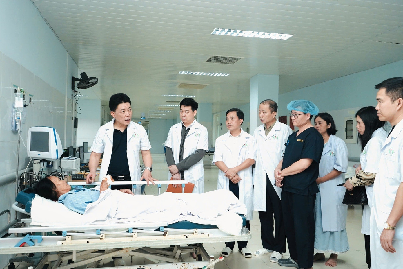 Nữ điều dưỡng dũng cảm cứu cháu bé thoát khỏi tay kẻ truy sát người ở BV Sản Nhi Nghệ An - Ảnh 2. Nữ điều dưỡng dũng cảm cứu cháu bé thoát khỏi tay kẻ truy sát người ở BV Sản Nhi Nghệ An - Ảnh 2.