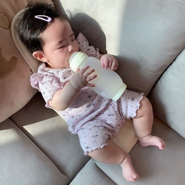 Chuyên gia giải đáp thắc mắc muôn thuở của các mẹ: Làm thế nào để biết bé có được bú đủ sữa mẹ hay không?- Ảnh 5. Chuyên gia giải đáp thắc mắc muôn thuở của các mẹ: Làm thế nào để biết bé có được bú đủ sữa mẹ hay không?- Ảnh 5.