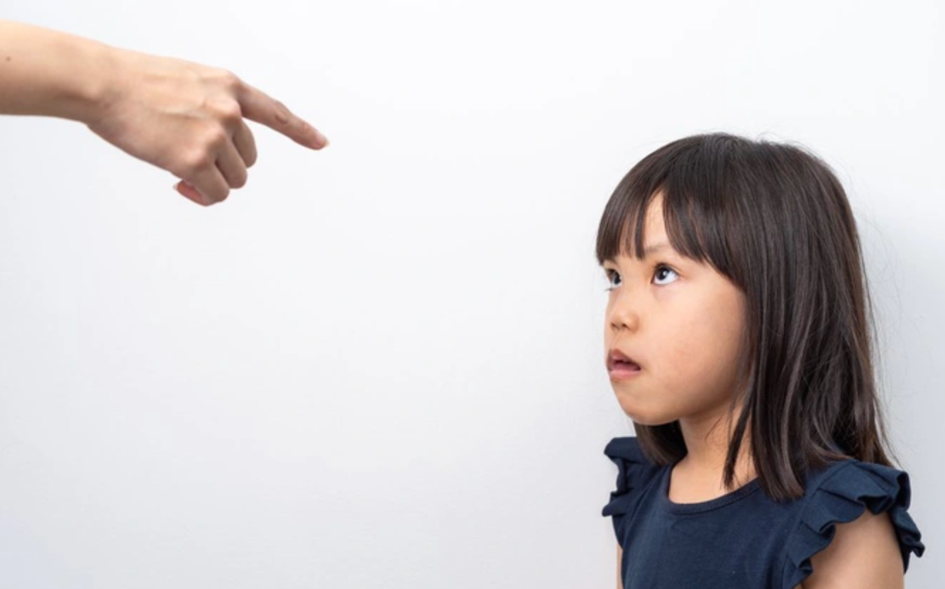 Trẻ có 3 câu "cửa miệng" này là dấu hiệu BẤT HIẾU tiềm ẩn trong tương lai: Cha mẹ không nên coi thường!- Ảnh 1. Trẻ có 3 câu "cửa miệng" này là dấu hiệu BẤT HIẾU tiềm ẩn trong tương lai: Cha mẹ không nên coi thường!- Ảnh 1.