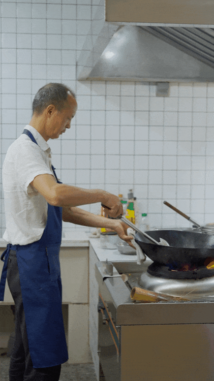 fa098316861345ea9552b7b15d812b77tplv-tt-origin-webgif-1761323843010546457227.gif
