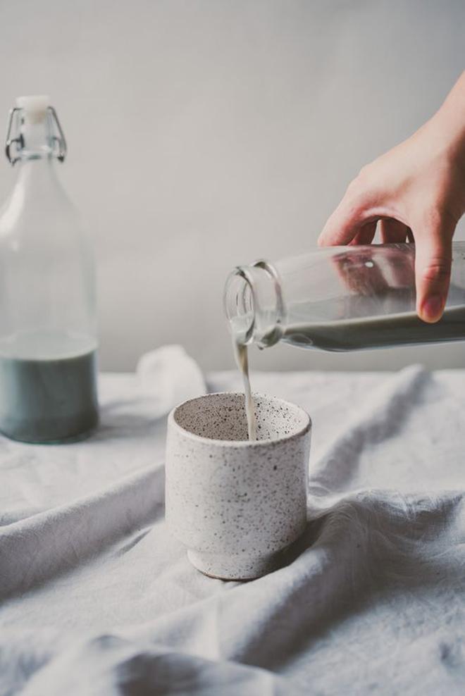Người phụ nữ U50 chăm ăn loại hạt này mỗi sáng, không ngờ giữ được mái tóc đen, miệng sạch, da căng như hồi 30- Ảnh 2. Người phụ nữ U50 chăm ăn loại hạt này mỗi sáng, không ngờ giữ được mái tóc đen, miệng sạch, da căng như hồi 30- Ảnh 2.