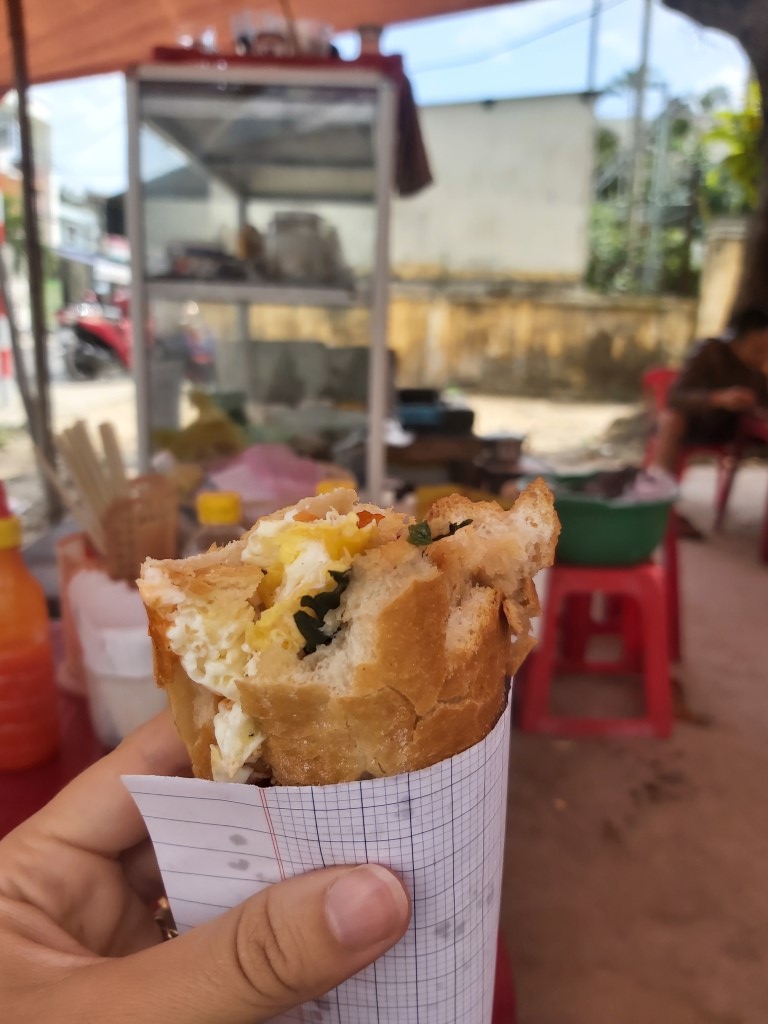 6147a841aa455a352010c211banh-mi-op-la-best-vietnamese-breakfast-a-way-abroad-1761231766212585214252-1761361473657-17613614737971835080799.jpg