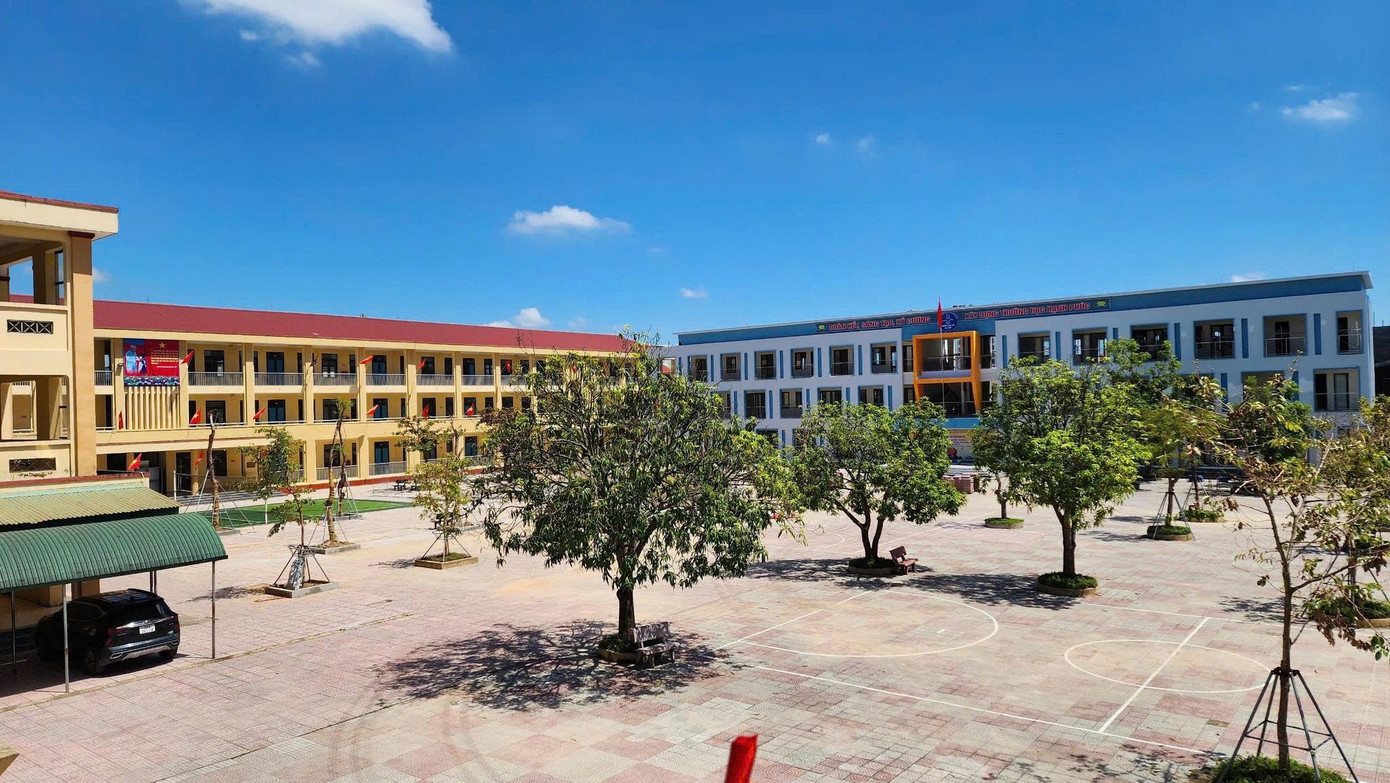 Hiệu trưởng nói gì về nhiều khoản vận động xã hội hóa gây xôn xao dư luận? - Ảnh 1. Hiệu trưởng nói gì về nhiều khoản vận động xã hội hóa gây xôn xao dư luận? - Ảnh 1.