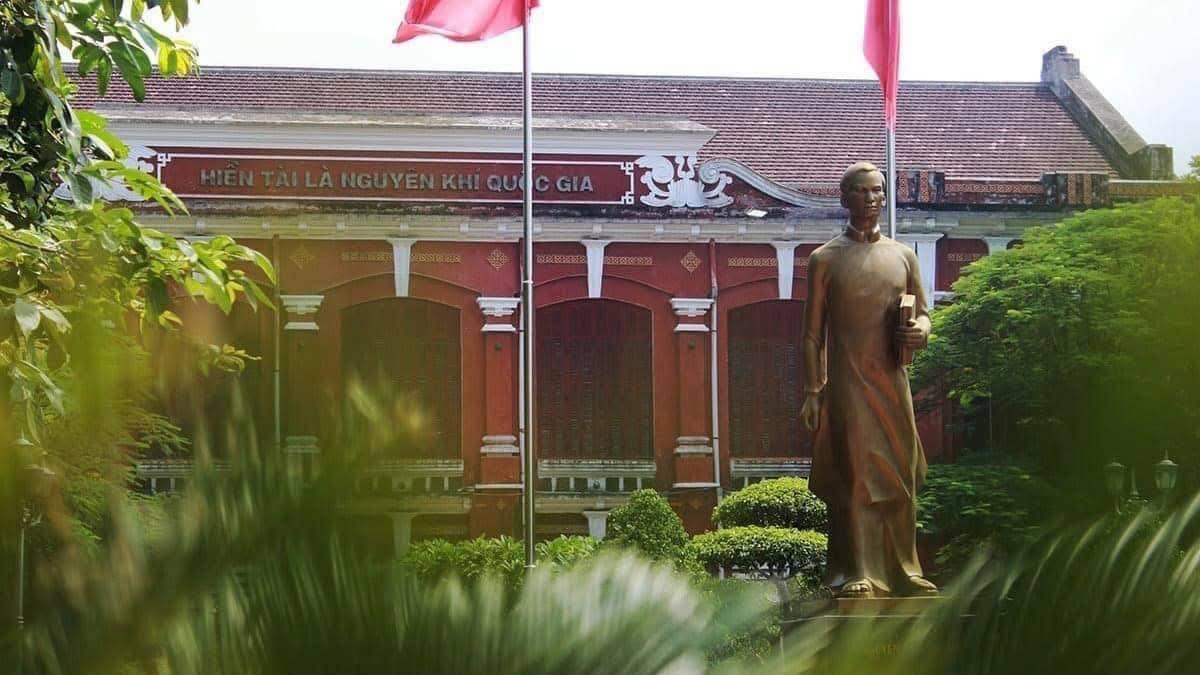 Vẻ đẹp trăm năm Quốc Học – Huế và cuộc thi Đường lên đỉnh Olympia - Ảnh 4. Vẻ đẹp trăm năm Quốc Học – Huế và cuộc thi Đường lên đỉnh Olympia - Ảnh 4.