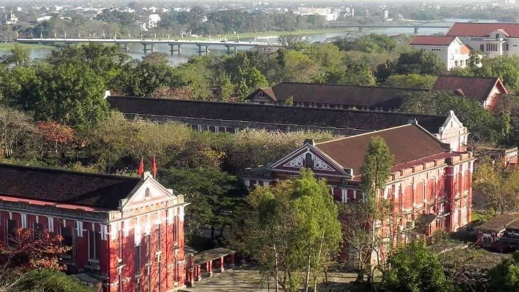 Vẻ đẹp trăm năm Quốc Học – Huế và cuộc thi Đường lên đỉnh Olympia - Ảnh 8. Vẻ đẹp trăm năm Quốc Học – Huế và cuộc thi Đường lên đỉnh Olympia - Ảnh 8.