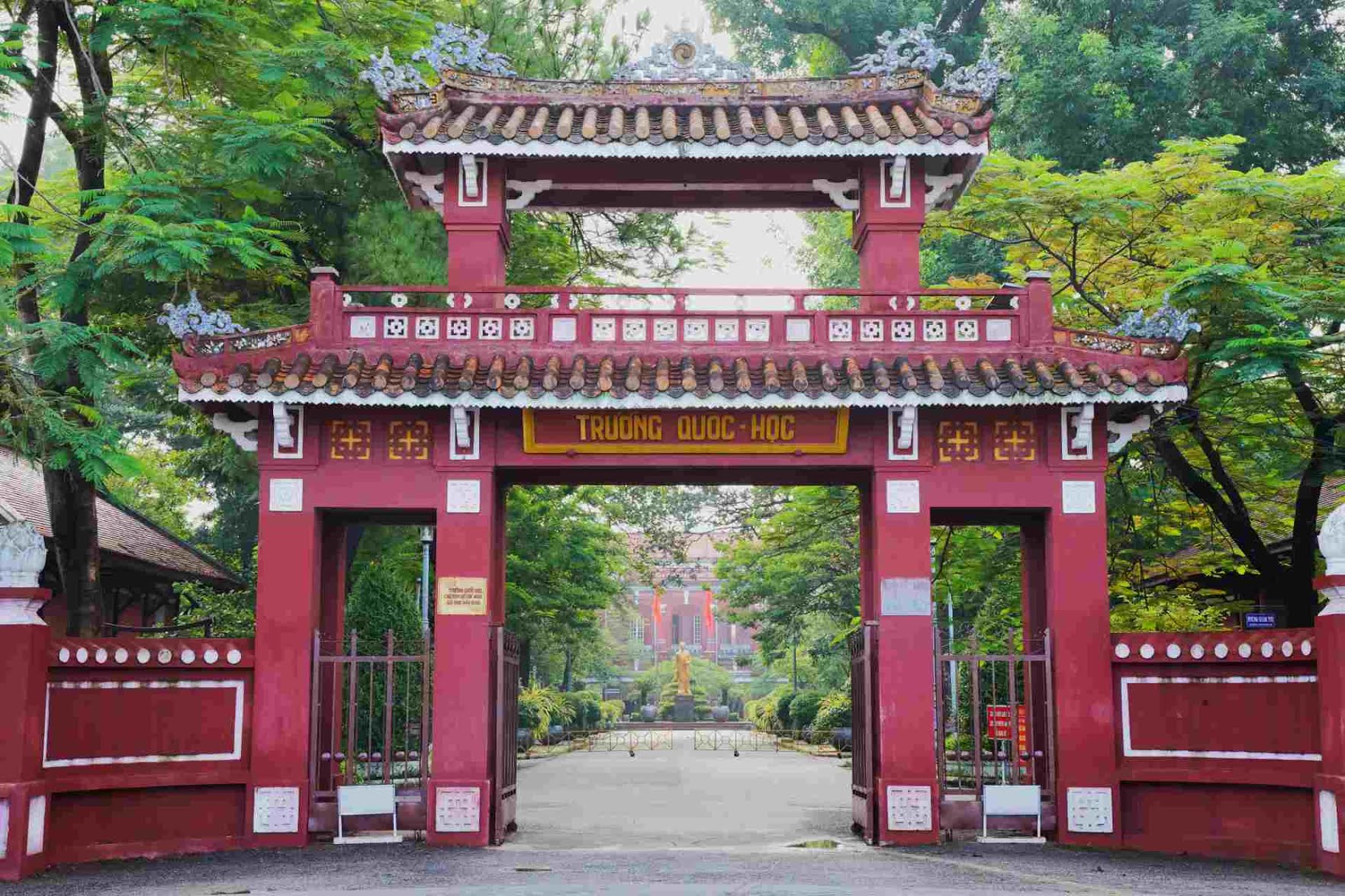 Vẻ đẹp trăm năm Quốc Học – Huế và cuộc thi Đường lên đỉnh Olympia - Ảnh 3. Vẻ đẹp trăm năm Quốc Học – Huế và cuộc thi Đường lên đỉnh Olympia - Ảnh 3.