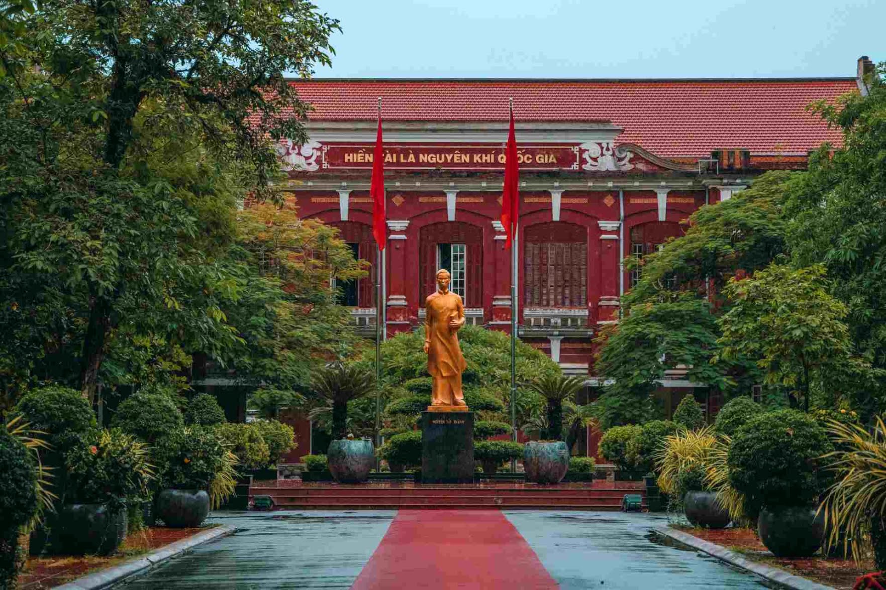 Vẻ đẹp trăm năm Quốc Học – Huế và cuộc thi Đường lên đỉnh Olympia - Ảnh 5. Vẻ đẹp trăm năm Quốc Học – Huế và cuộc thi Đường lên đỉnh Olympia - Ảnh 5.