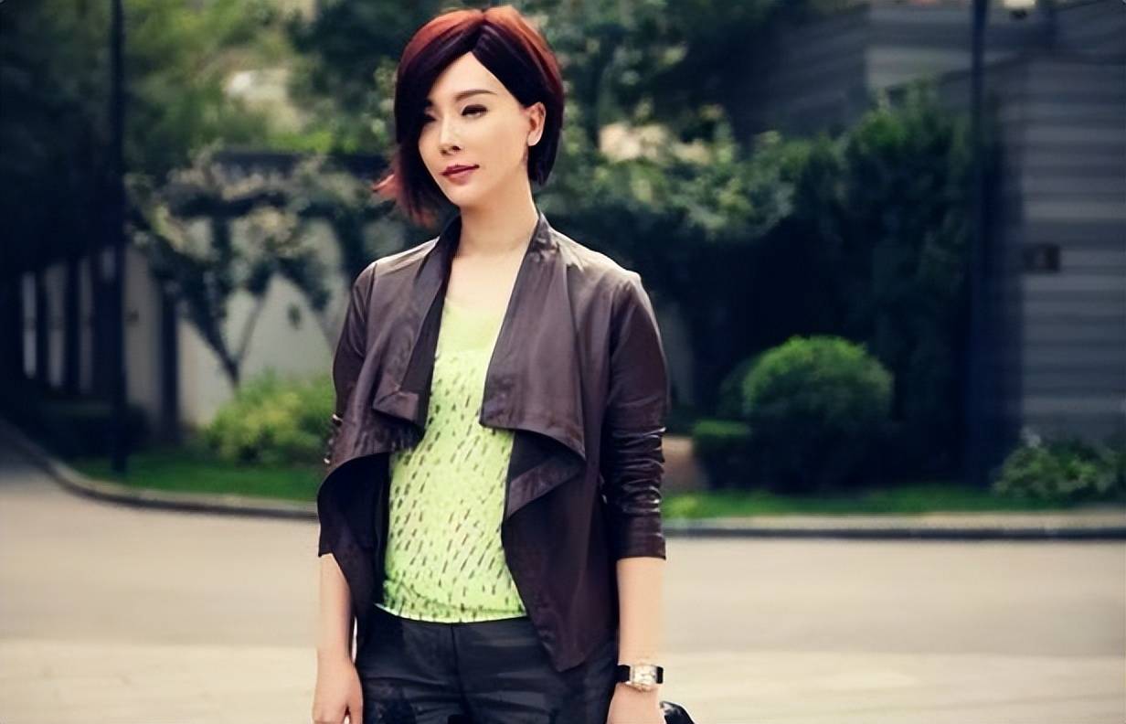 Bụng của người phụ nữ tiết lộ  Bụng của người phụ nữ tiết lộ