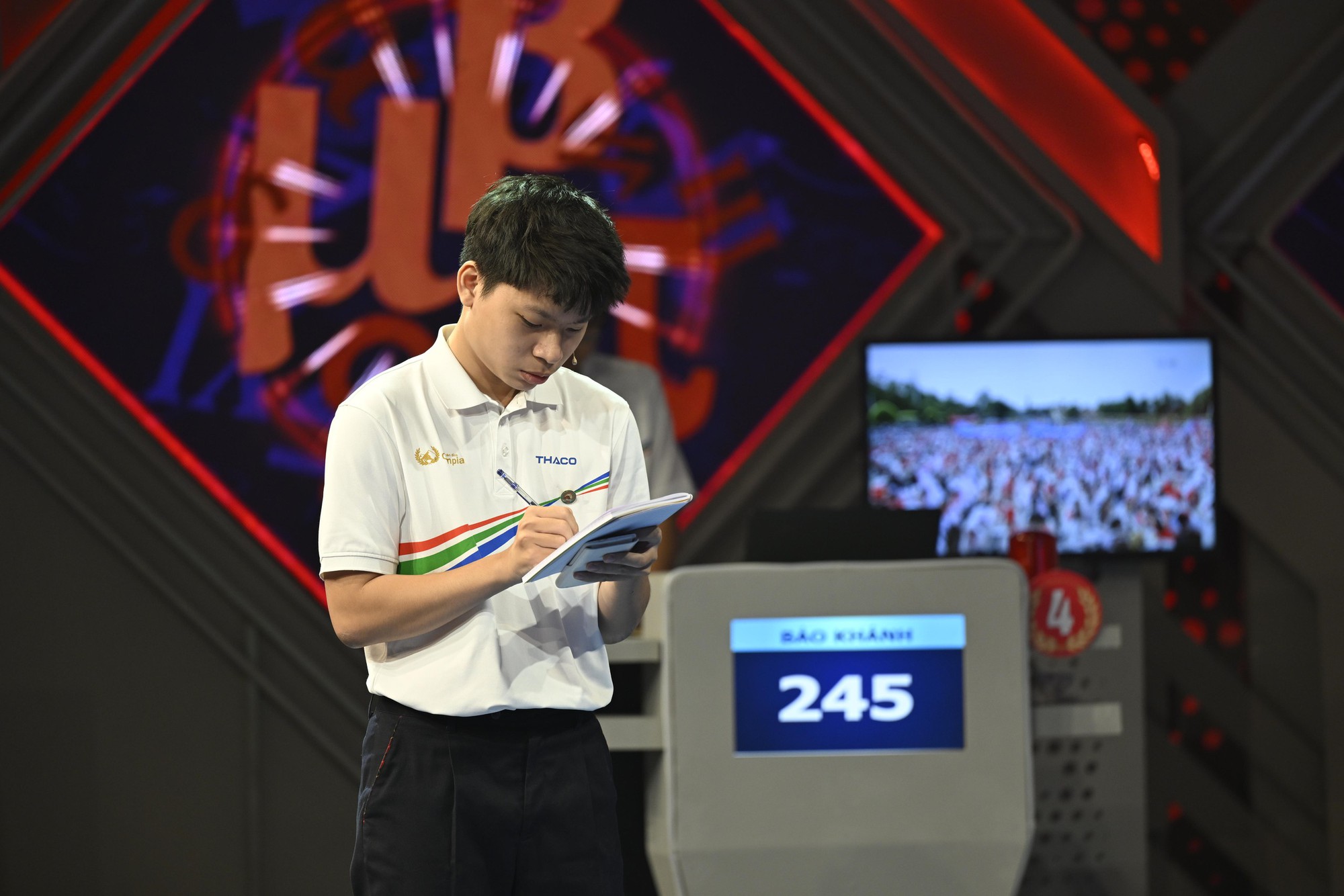 Bảo Khánh - "nhà leo núi" đến từ Hà Nội vô địch Olympia 2025!- Ảnh 9. Bảo Khánh - "nhà leo núi" đến từ Hà Nội vô địch Olympia 2025!- Ảnh 9.