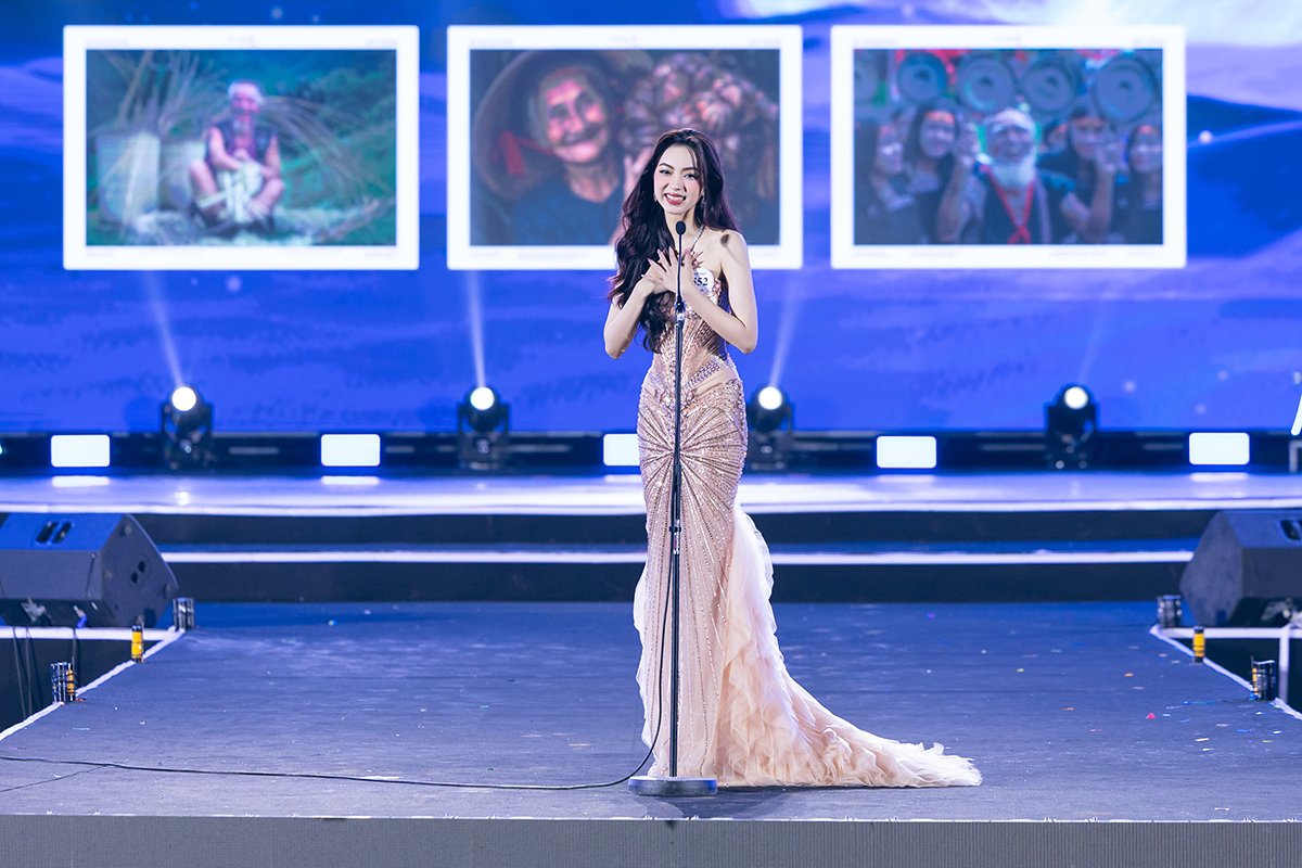 hoa-hau-hoang-ngoc-nhu-sbd-552-truong-dh-cong-nghiep-tphcm-ung-xu-1761443993578-1761443993725441580338.png