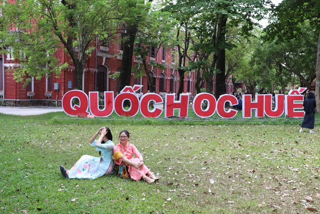 Học sinh Quốc học Huế nối dài kỷ lục vào chung kết năm Đường lên đỉnh Olympia - Ảnh 3. Học sinh Quốc học Huế nối dài kỷ lục vào chung kết năm Đường lên đỉnh Olympia - Ảnh 3.