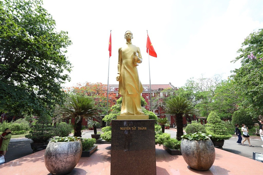 Học sinh Quốc học Huế nối dài kỷ lục vào chung kết năm Đường lên đỉnh Olympia - Ảnh 4. Học sinh Quốc học Huế nối dài kỷ lục vào chung kết năm Đường lên đỉnh Olympia - Ảnh 4.