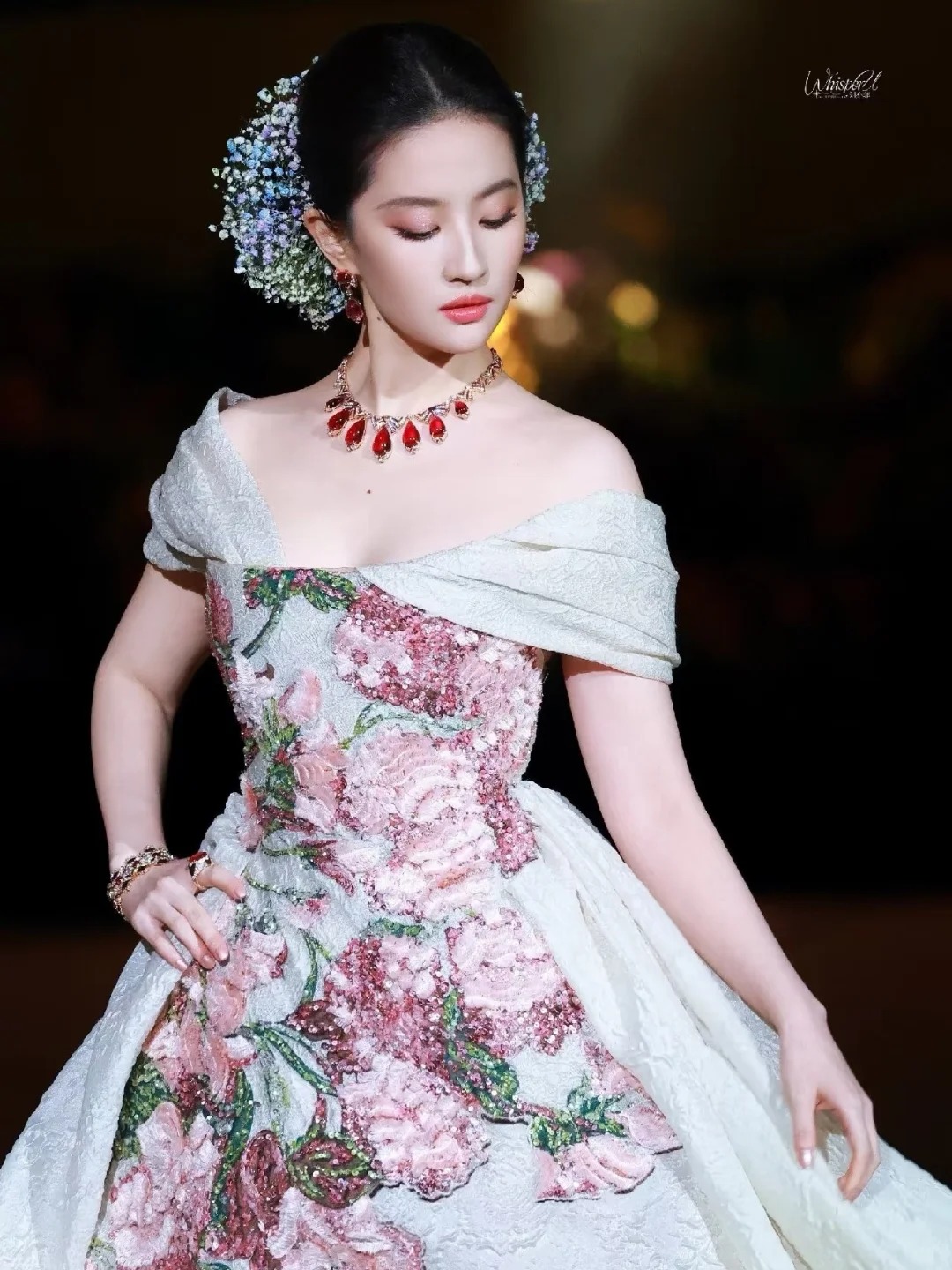 vogue1-1761500754955206776958.jpg