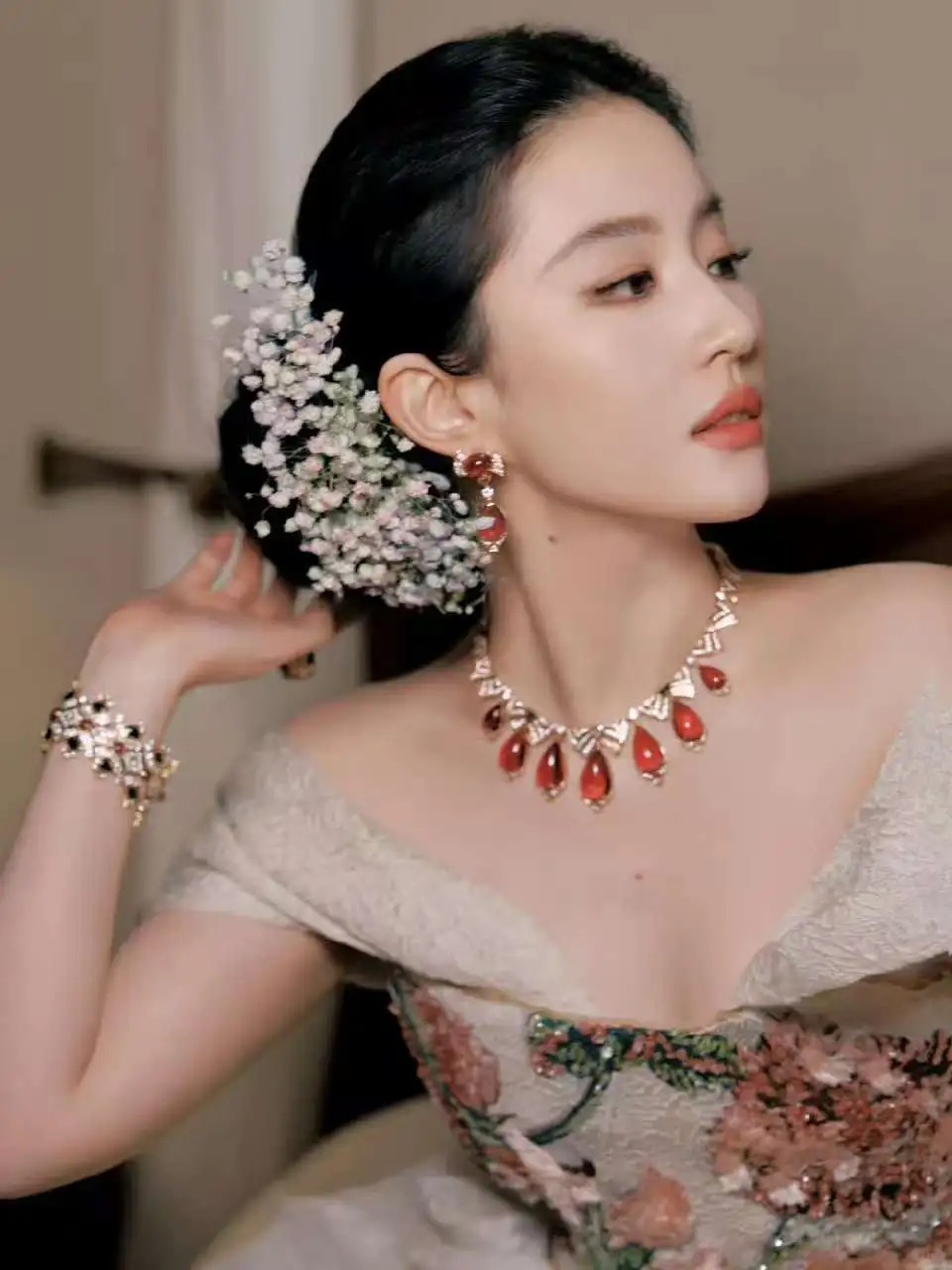 vogue13-17615007550181124919321.jpg