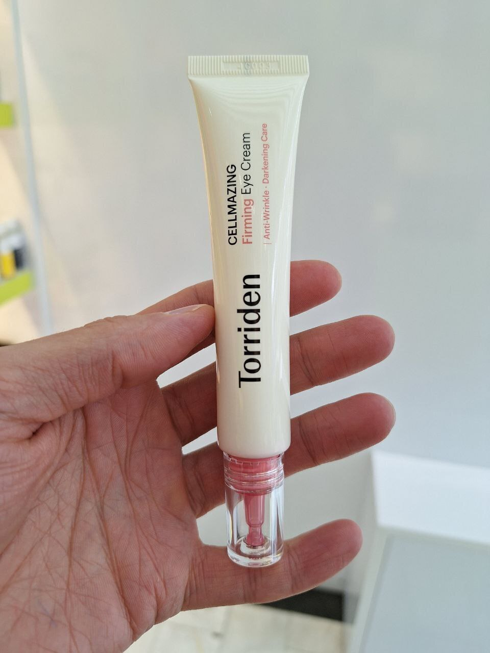 5 lọ kem mắt chứa retinol là "thần dược" giảm nếp nhăn cho những nàng ngoài 30 tuổi - Ảnh 2. 5 lọ kem mắt chứa retinol là "thần dược" giảm nếp nhăn cho những nàng ngoài 30 tuổi - Ảnh 2.