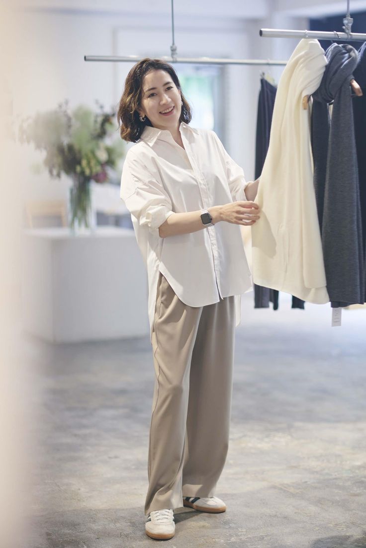 Họp lớp tuổi 40: Tôi từng tốn cả tuần lương cho bộ váy, giờ chỉ 1 mẹo nhỏ vẫn được khen sang và tự tin - Ảnh 2. Họp lớp tuổi 40: Tôi từng tốn cả tuần lương cho bộ váy, giờ chỉ 1 mẹo nhỏ vẫn được khen sang và tự tin - Ảnh 2.