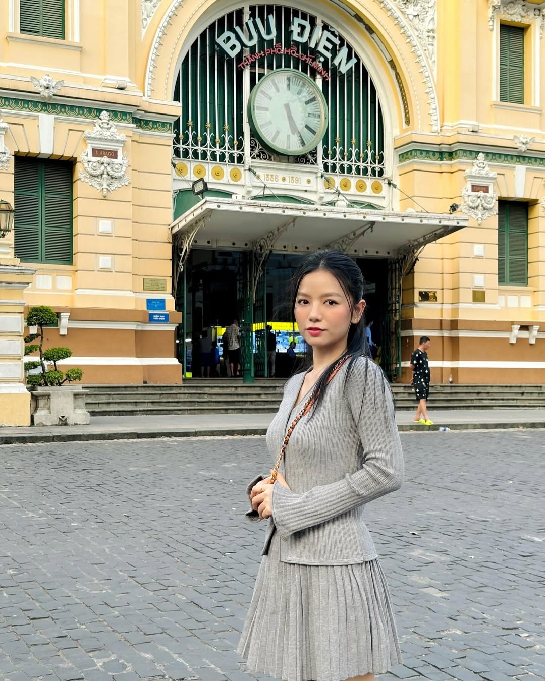 Nữ chính Mưa Đỏ bỗng thành  Nữ chính Mưa Đỏ bỗng thành