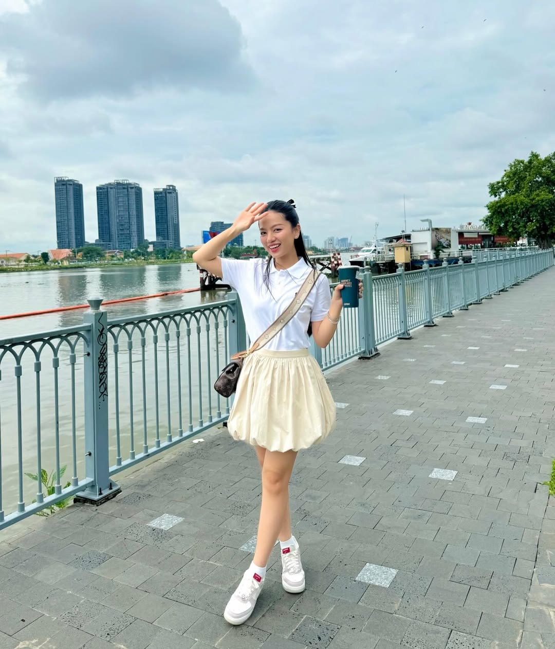 Nữ chính Mưa Đỏ bỗng thành  Nữ chính Mưa Đỏ bỗng thành