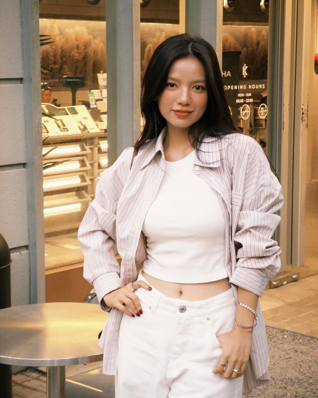 Nữ chính Mưa Đỏ bỗng thành  Nữ chính Mưa Đỏ bỗng thành