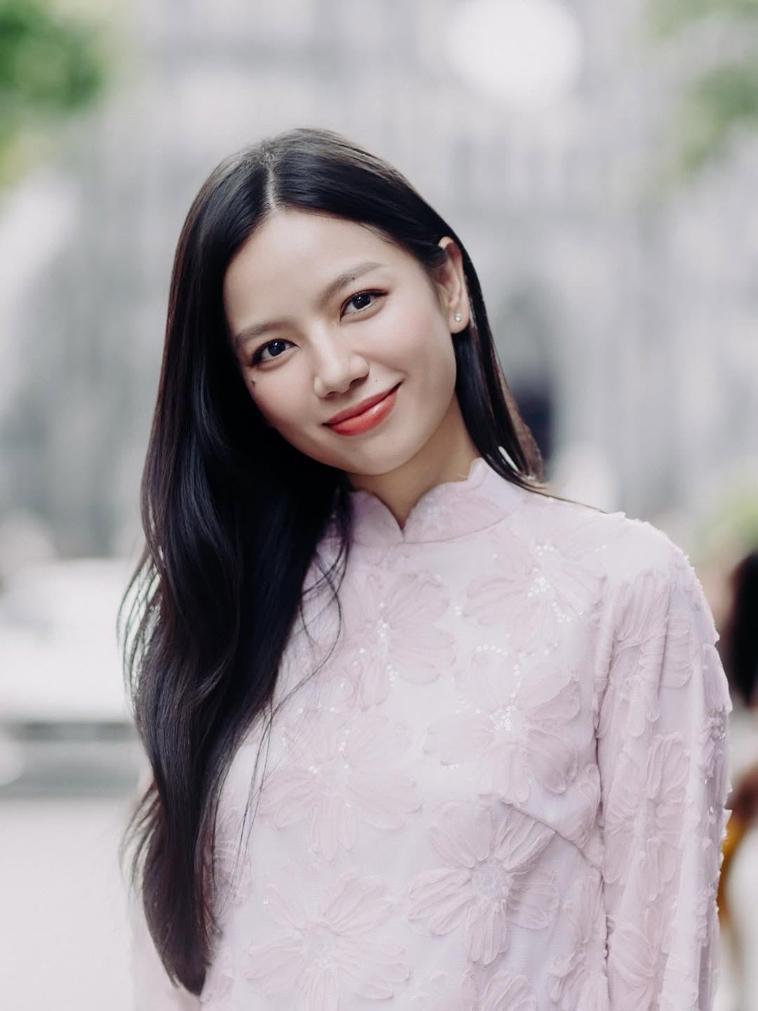 Nữ chính Mưa Đỏ bỗng thành  Nữ chính Mưa Đỏ bỗng thành