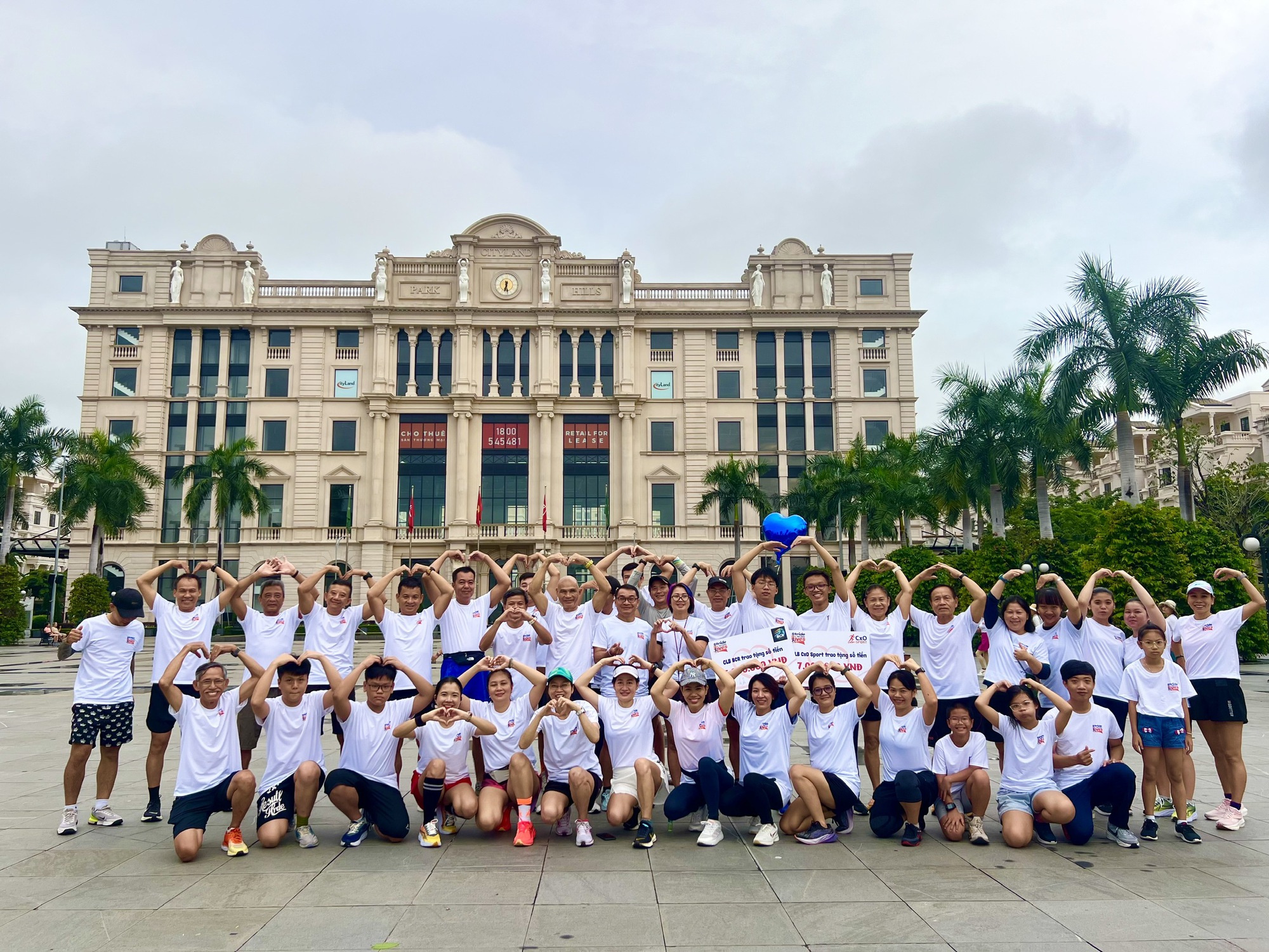 Hành động đẹp của 3 học sinh quyên góp tiền cho trẻ em mồ côi - Ảnh 6. Nhóm học sinh tổ chức giải chạy, quyên góp tiền cho 3 em nhỏ mồ côi  - Ảnh 6.