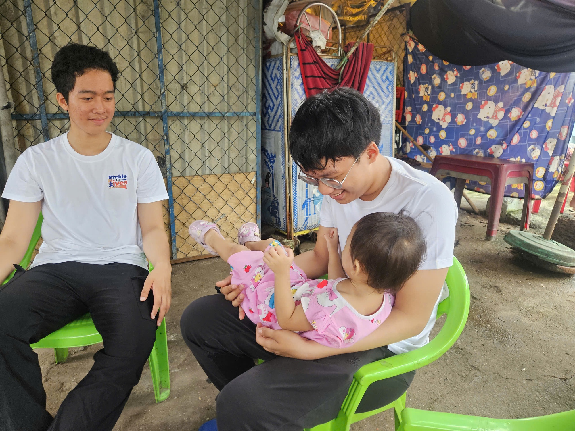 Hành động đẹp của 3 học sinh quyên góp tiền cho trẻ em mồ côi - Ảnh 4. Nhóm học sinh tổ chức giải chạy, quyên góp tiền cho 3 em nhỏ mồ côi  - Ảnh 4.