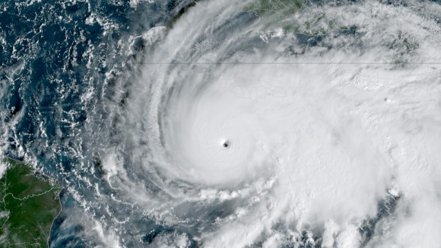 Một siêu bão chính thức trở thành bão mạnh nhất thế giới năm 2025, vượt qua Ragasa: Đổ bộ sáng nay, hàng triệu người "nín thở" ứng phó - Ảnh 1. Một siêu bão chính thức trở thành bão mạnh nhất thế giới năm 2025, vượt qua Ragasa: Đổ bộ sáng nay, hàng triệu người "nín thở" ứng phó - Ảnh 1.