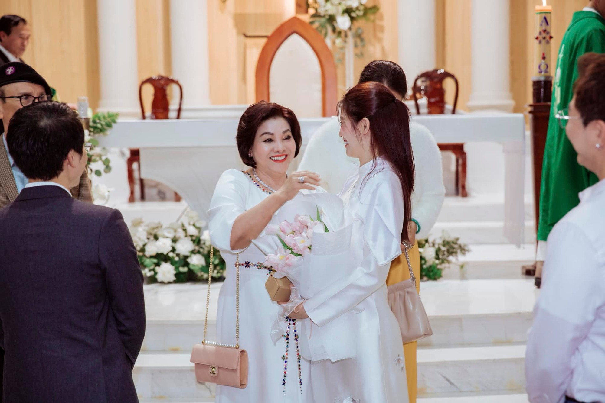 Ba từ mô tả điểm chung giữa TGĐ tập đoàn Sơn Hải và chủ tịch khách sạn Colline Đà Lạt - Ảnh 2. Ba từ mô tả điểm chung giữa TGĐ tập đoàn Sơn Hải và chủ tịch khách sạn Colline Đà Lạt - Ảnh 2.