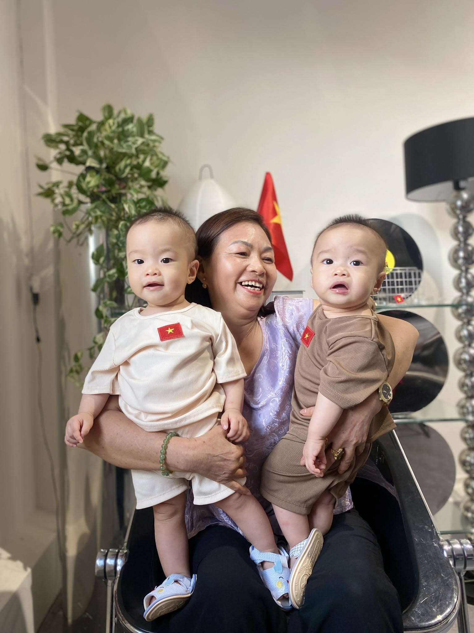 Chia sẻ của mẹ bỉm “nuôi con mát tay”: Bí quyết giúp 2 bạn sinh đôi tăng cân khỏe mạnh nhờ chọn đúng loại sữa phù hợp- Ảnh 1. Chia sẻ của mẹ bỉm “nuôi con mát tay”: Bí quyết giúp 2 bạn sinh đôi tăng cân khỏe mạnh nhờ chọn đúng loại sữa phù hợp- Ảnh 1.