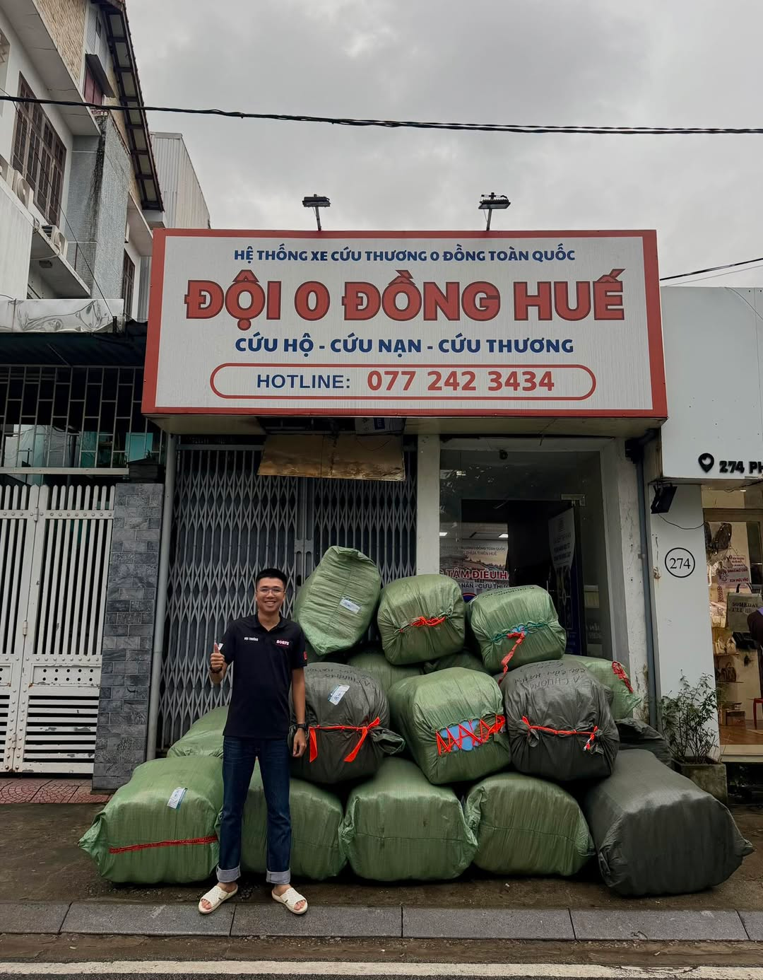 Cứu hộ sản phụ giữa nước lũ lúc nửa đêm; lội nước ngang ngực tay vẫn ôm chặt em bé: Đó là hành trình  Cứu hộ sản phụ giữa nước lũ lúc nửa đêm; lội nước ngang ngực tay vẫn ôm chặt em bé: Đó là hành trình