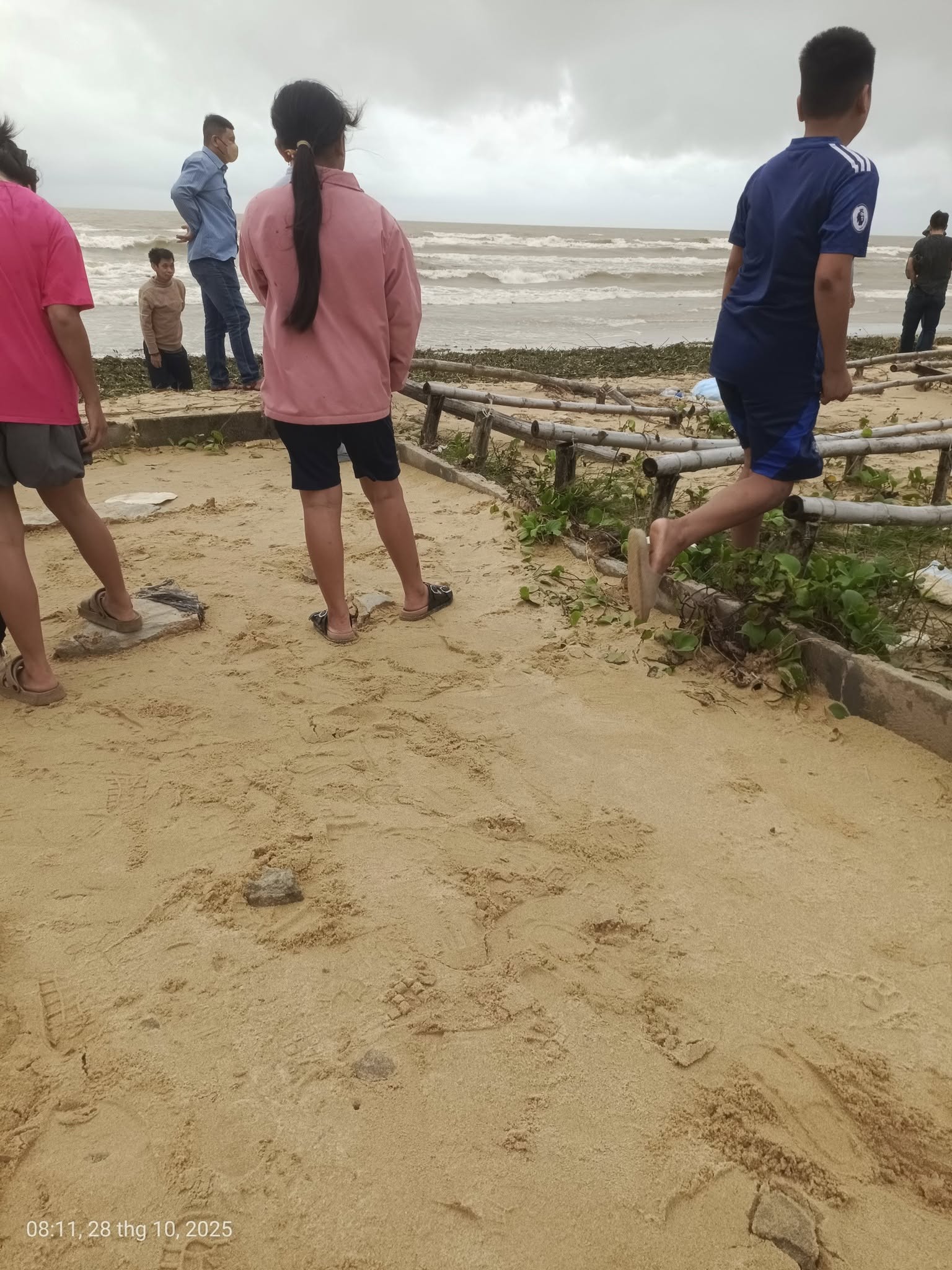 Phát hiện thi thể trẻ sơ sinh tại bờ biển Đà Nẵng gây xôn xao dư luận - Ảnh 1. Phát hiện thi thể trẻ sơ sinh tại bờ biển Đà Nẵng gây xôn xao dư luận - Ảnh 1.