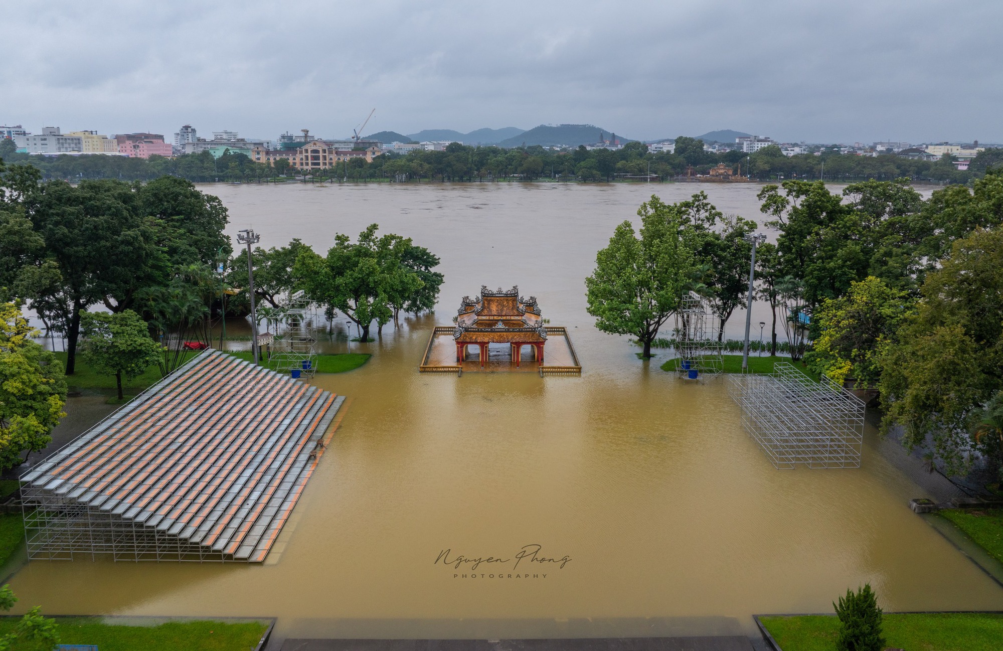 Thương lắm cảnh tượng ở Di tích Cố đô Huế ngày 28/10- Ảnh 5. Thương lắm cảnh tượng ở Di tích Cố đô Huế ngày 28/10- Ảnh 5.